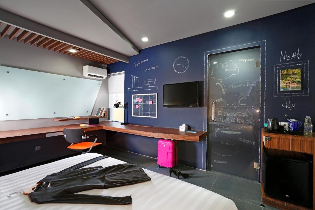 Berry Biz Sunset Road Seminyak (Bali)